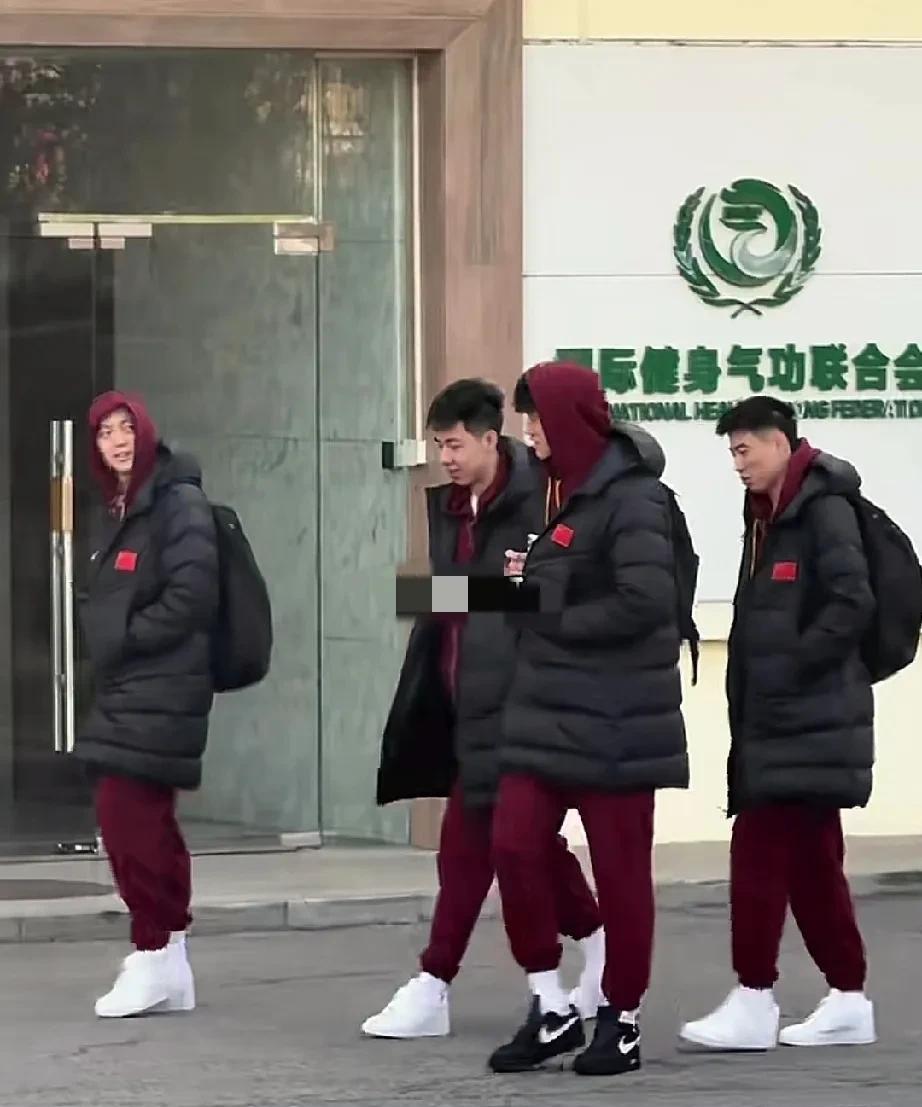 中国男篮集训队北京集结！
全运会男篮比赛打完后，马不停蹄的赶往北京进行集训，这次