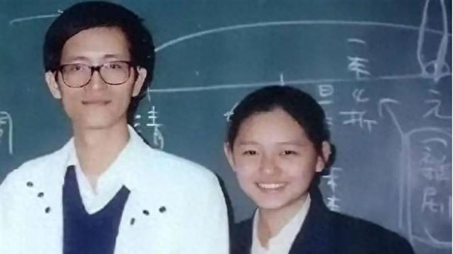 大S高中老师晒出与其合影，竟意外暴露大S一辈子的意难平