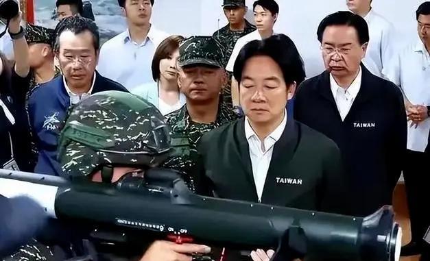 “解放军是台湾人民的救星！”台湾年轻人一句话，戳破了台当局“倚美谋独”的谎言，他