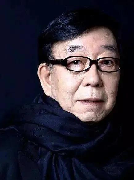 1983年，一位民工胡乱敲击饭盒的节奏被一个人无意间听到，谁曾想，就是这个敲饭盒