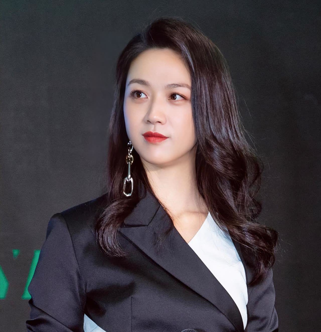 年过四十依旧漂亮的十位女星
一、李小冉
二、秦岚
三、袁泉
四、章子怡
