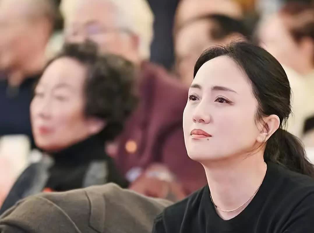 打死我也不敢相信，癌症会落到朱媛媛身上。

我本以为，看朱圆圆的面相，名如其