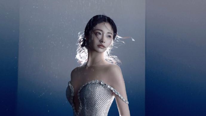 周洁琼的清冷妆造，这感觉如何？