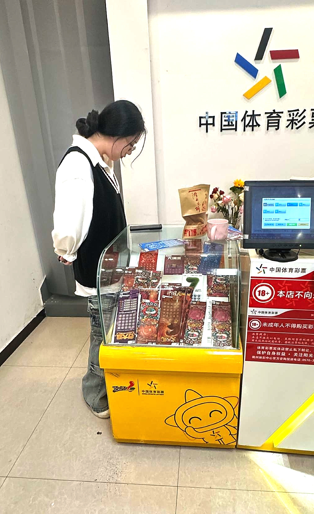 打错票被被客户罚站 这个事情 真的可以笑一辈子[捂脸][捂脸] 昨天又这样了 被