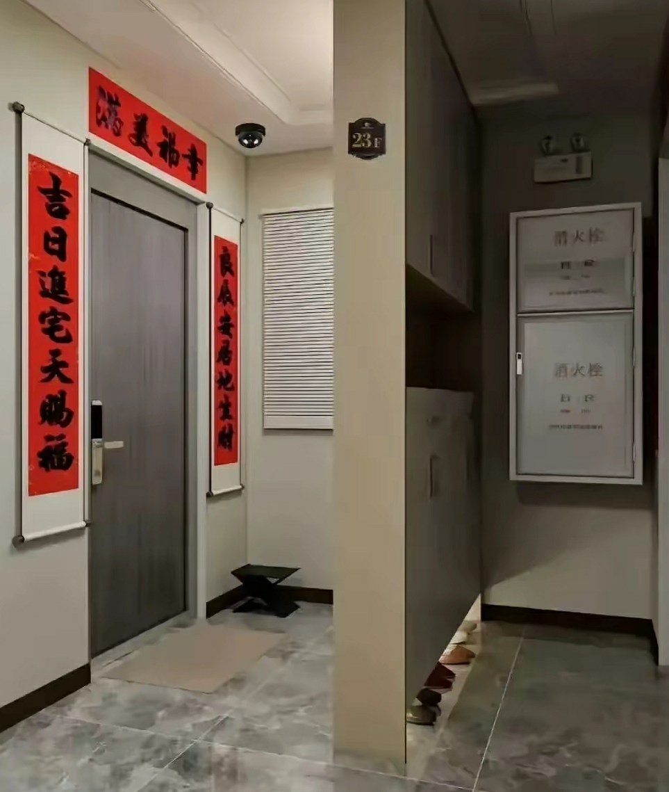 充分利用公摊面积，这个鞋柜做的真好[抠鼻][抠鼻]