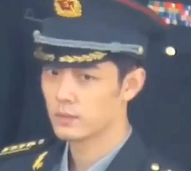 图一是我爸爸[星星眼]
图二是肖战 露馅了哦 老年妆都盖不住他的萌和可爱