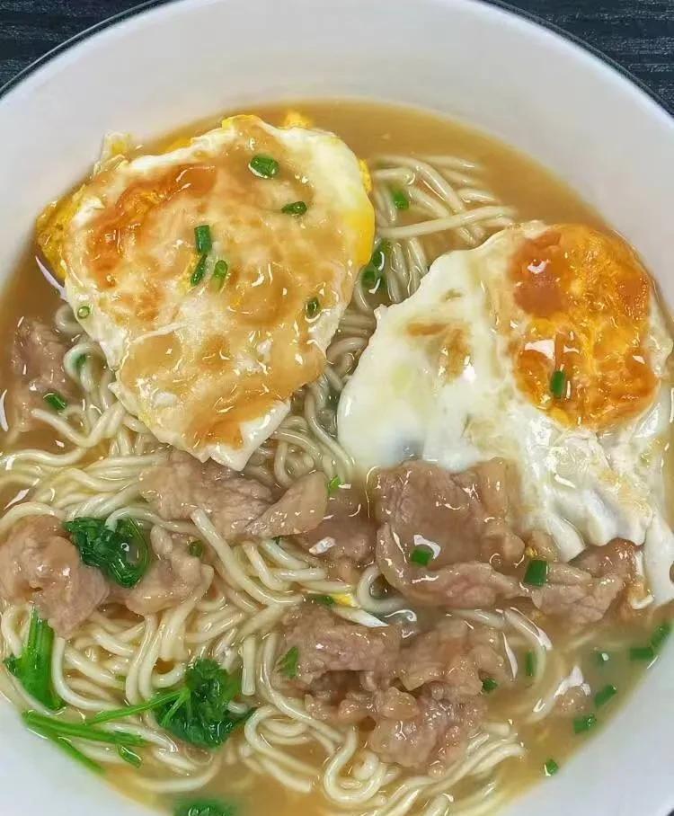我发现我现在是一点话也藏不了啊，心里怎么想就要说出来。
是那种无意识的就说出来，