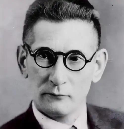 大川周明1911年毕业于东京帝国大学，学习吠陀文学和古印度哲学。他通晓德语、法语