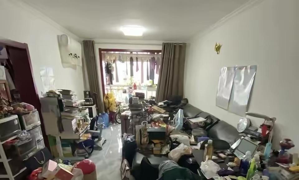 现实中，真有这么懒的人吗？网友吐槽儿媳妇太懒，从不收拾屋子。家里所见之处堆满了东