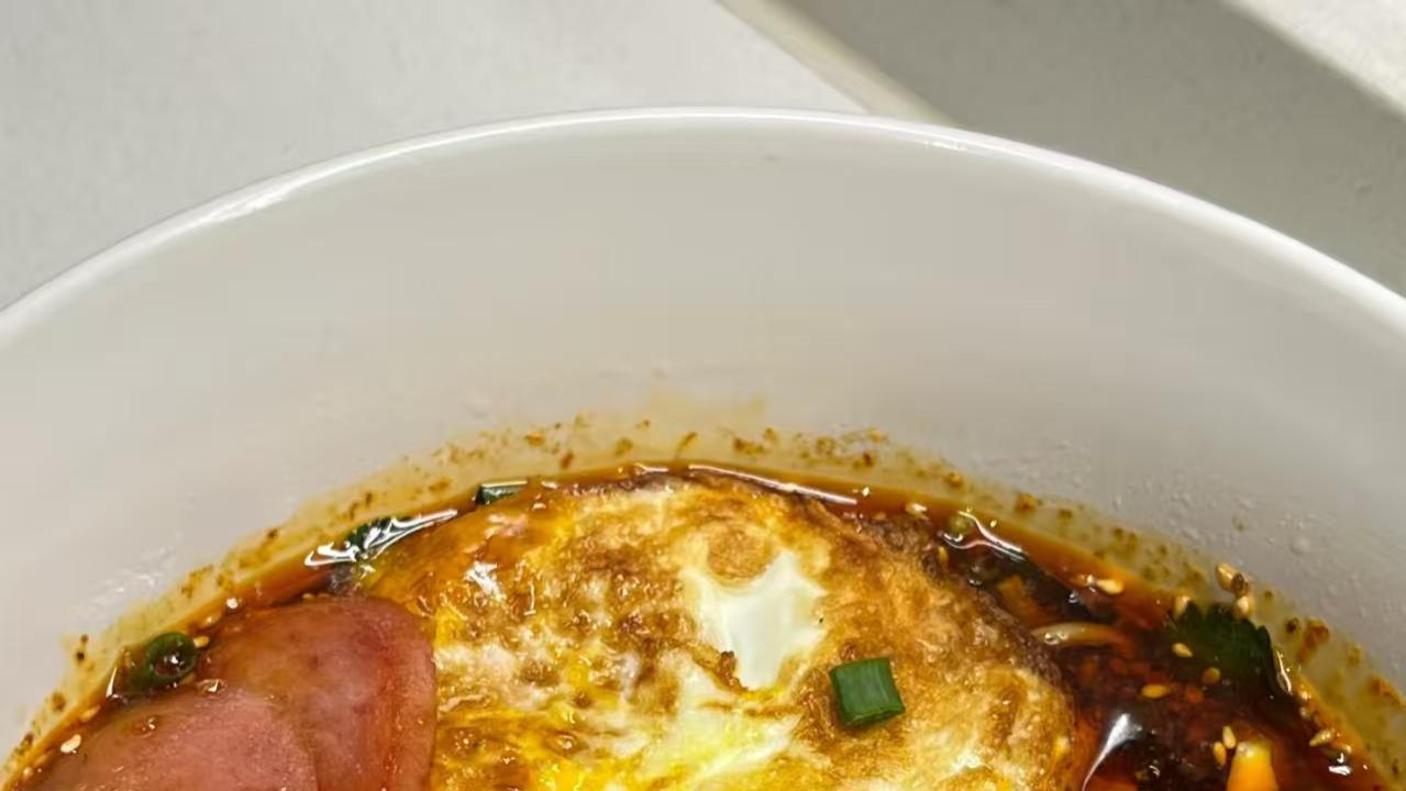 10分钟酸汤面！酸辣开胃超入味，连汤都想喝光