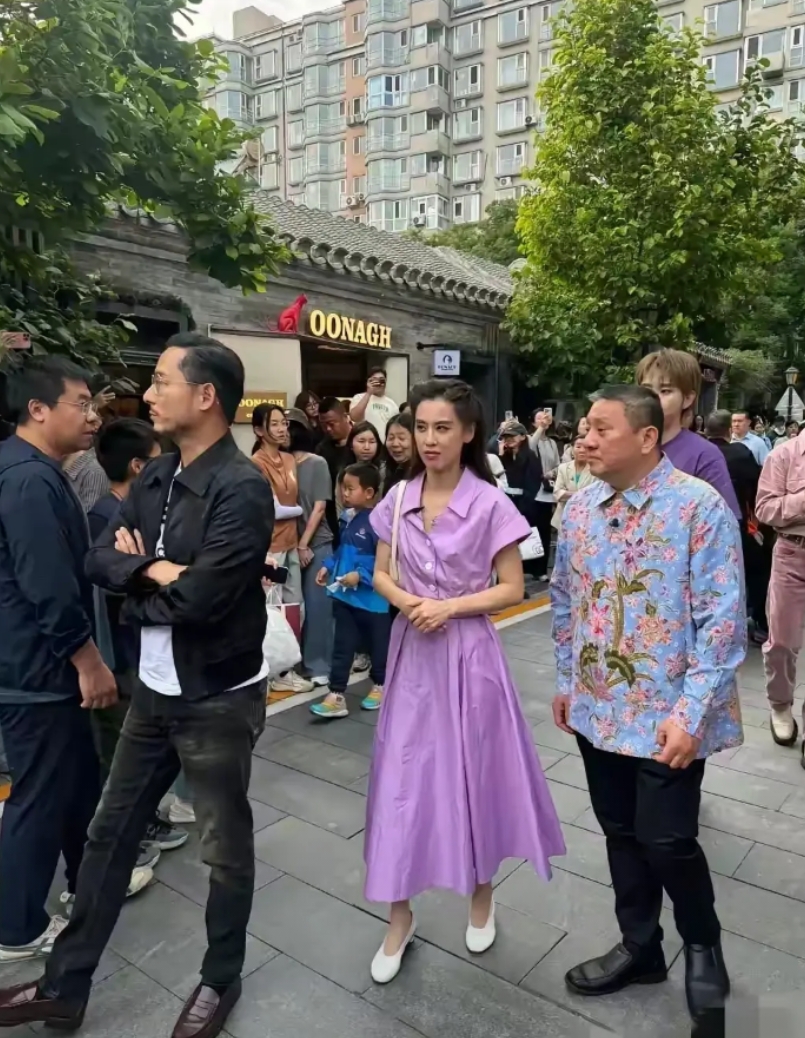 不是，她线下长这样？
