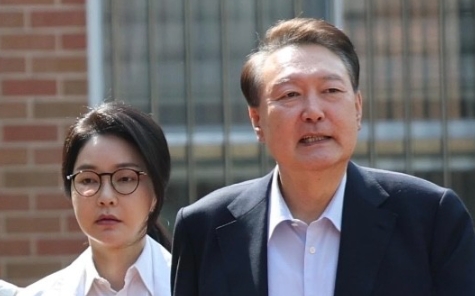 尹锡悦顶不住了
当地时间21日，韩国负责调查前总统尹锡悦夫人金建希案件的独立检查