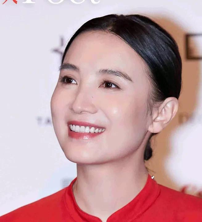 宋佳说小酒窝性格特别好 宋佳说小酒窝性格特别好，对此我感同身受。小酒窝那天真无邪