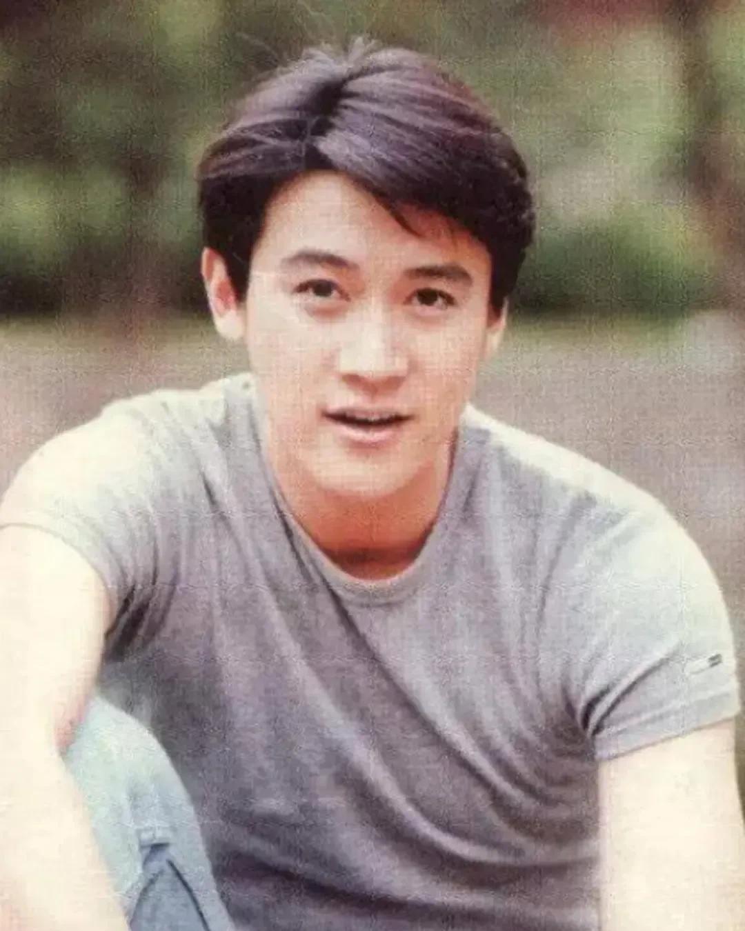 陆毅说，我对我的爱情是有信仰的。我就是要跟我老婆一辈子白头到老，我跟我老婆结完婚