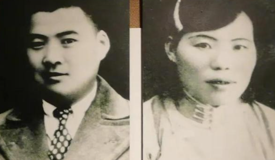 1949年，小萝卜头的遗体，在戴公祠警卫室被挖了出来。谁知，小萝卜头手里紧紧攥着