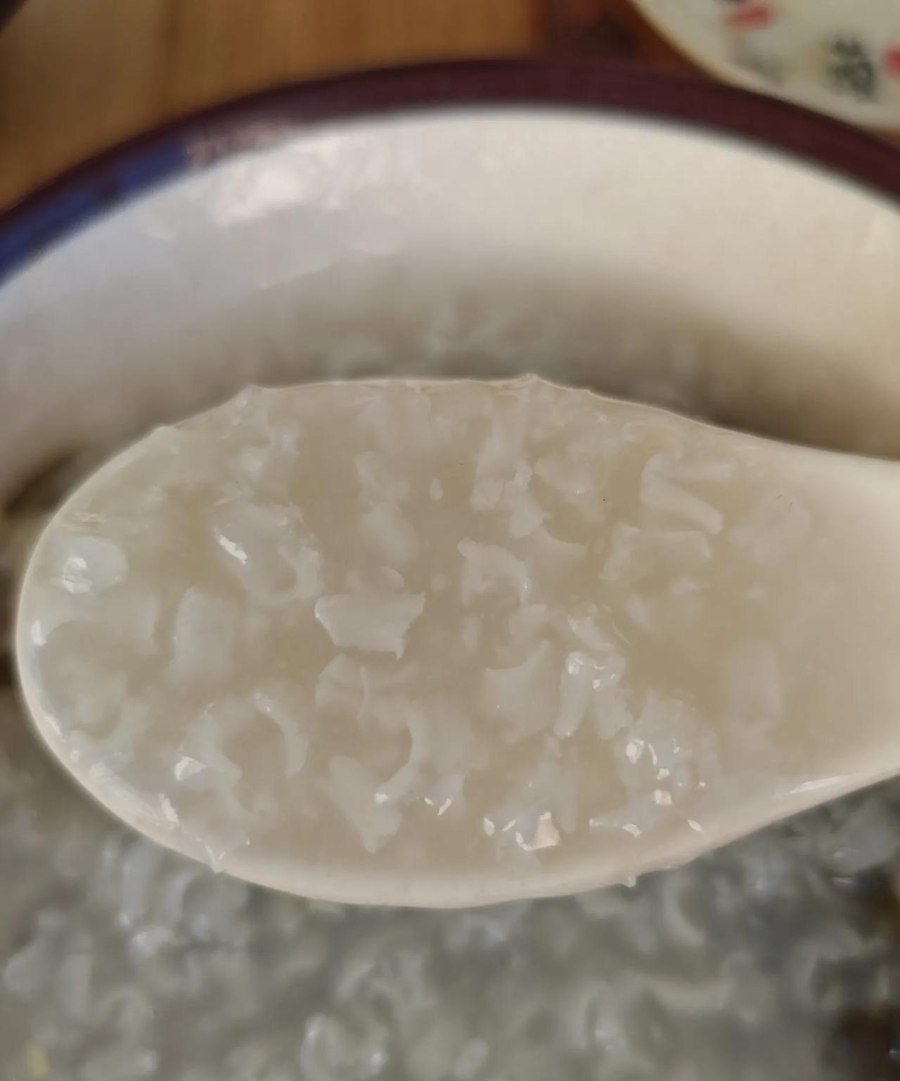 这种白米粥是怎么煮的？为何米都不完整，全煮开花了，味道怪怪的！为了节约时间，难道