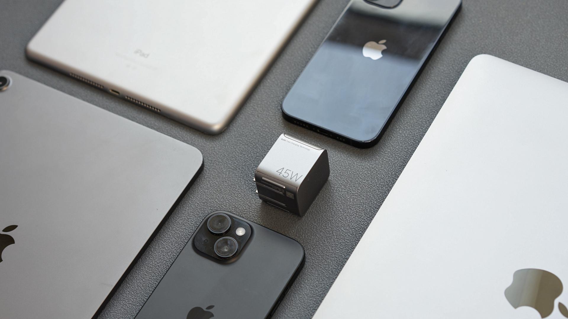 通勤党狂喜！64g迷你快充头，iPhone17全系满速充丨米物45W小魔方