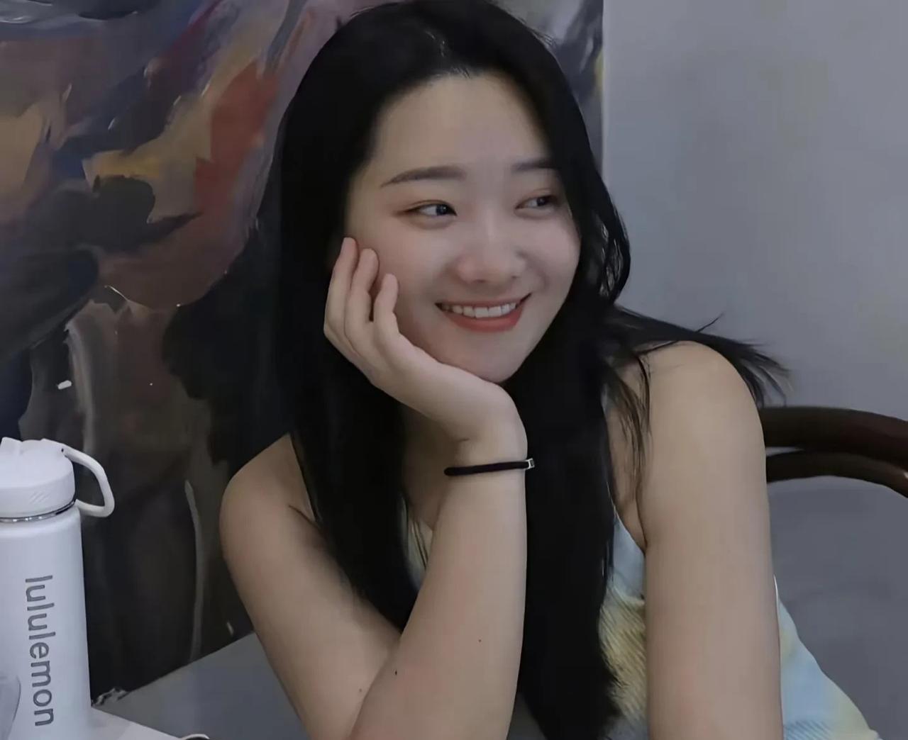 三亚被蛇咬身亡的女孩
她的父母最痛恨的可能不是第一家医院，也不是海南的环境，而是