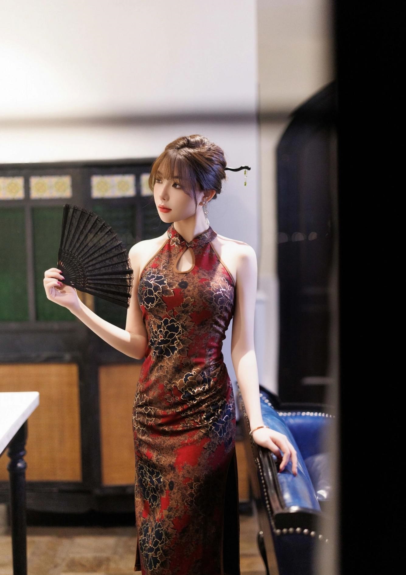 气质美女，旗袍+黑丝就是美，不接受反驳