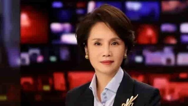 前央视主播徐俐登话剧舞台，不帮儿子带娃，和二婚老公住北京农村