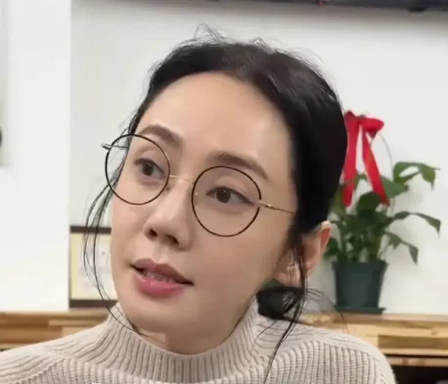 秋瓷炫和于晓光结婚都八年了，可每次瞧见于晓光，她还是兴奋到不行，“老公我爱你”张