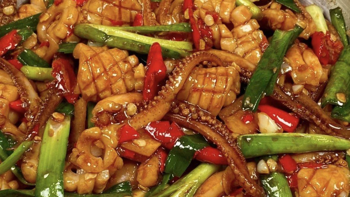 原来夜市招牌鱿鱼须的秘密，藏在这几步家常做法里。