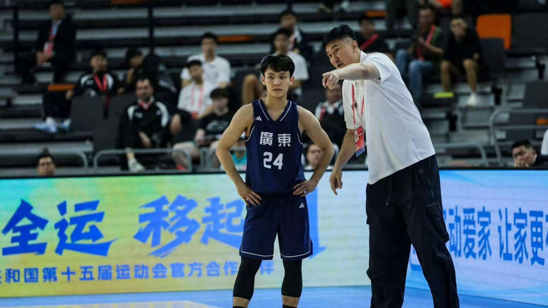 杜锋不服，徐杰无言可对，陈家政三分被误判！