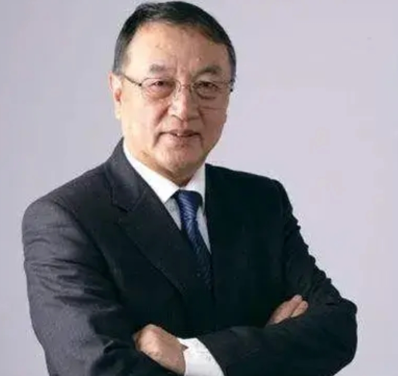 网络可笑，看看就行，不必当真。你用小米产品，网友嘲讽你没钱才用组装产品，且不爱国