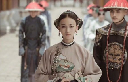 2017年，吴谨言接到于正电话，告诉她《延禧攻略》准备开机，3个大美女都嫌弃“魏