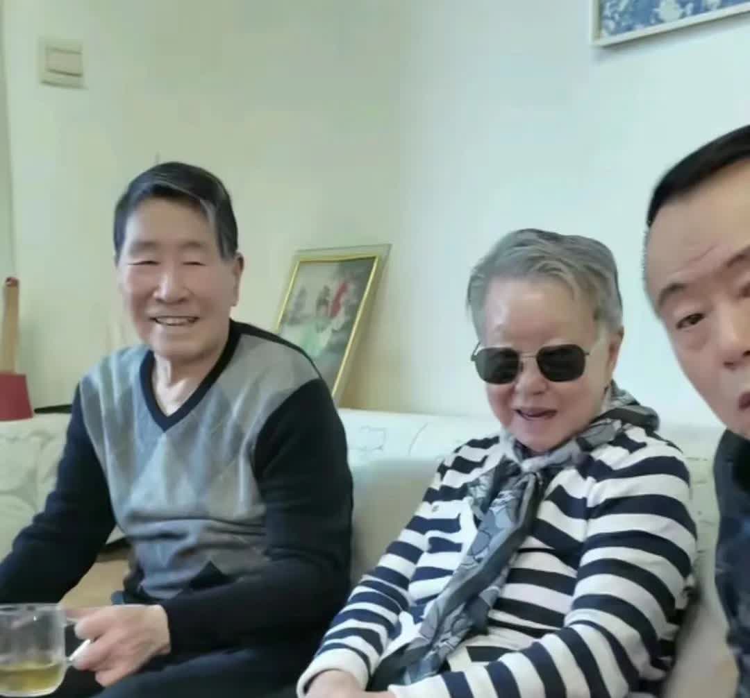 潘长江是一点也不惧怕女婿图自己的家产，女儿潘阳结婚生子了，依然带着老公孩子住在娘
