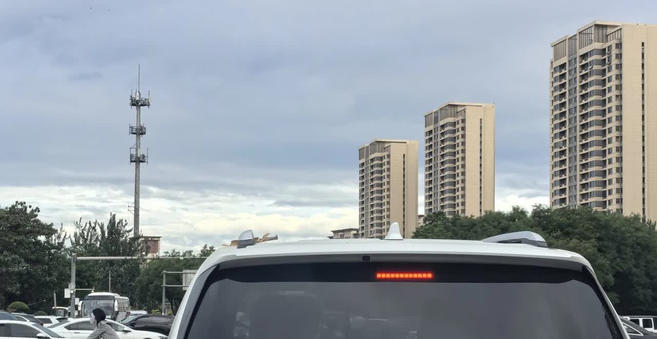 塞纳，
格瑞维亚，
姊妹车，
销量还是不错的，
快赶上GL8了～～
