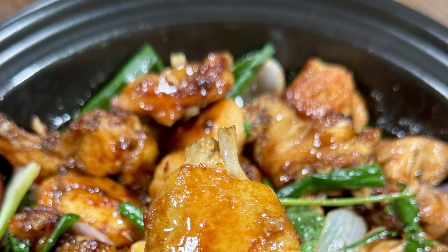 懒人逆袭2.0！5步搞定啫啫鸡煲，厨房小白秒变粤菜大厨