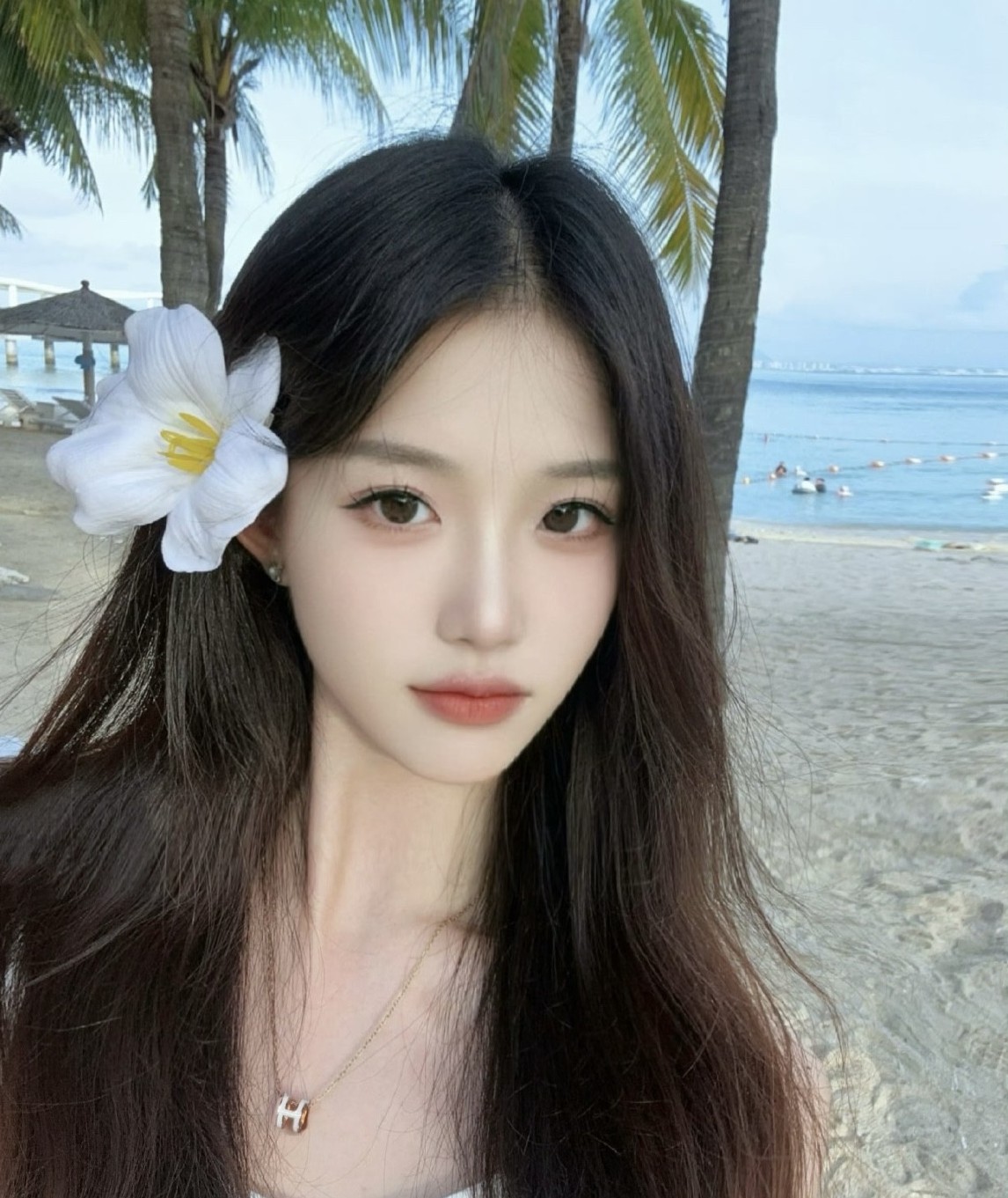 老公问
为什么女生穿比基尼不怕人看
穿裙子却怕走光呢

今天跟老公逛街的时候