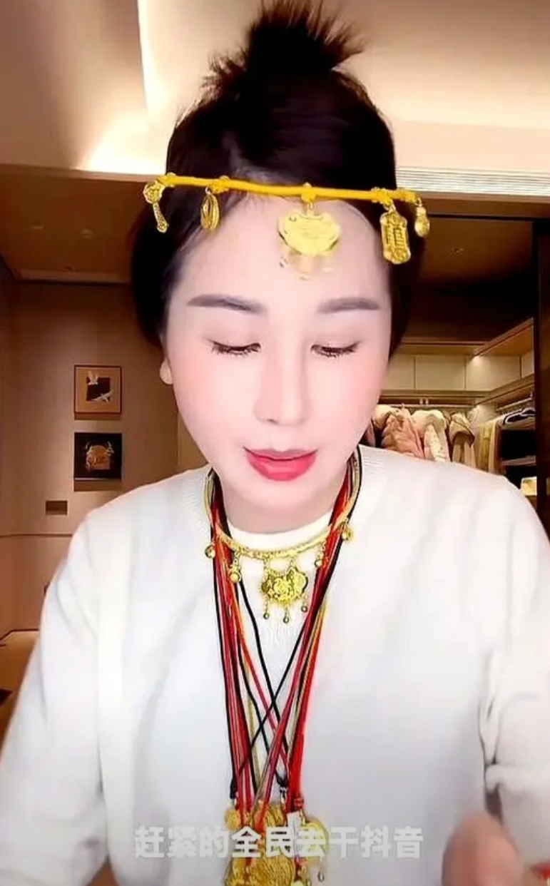 宋玉希：我跟你说直播不挣钱，你会信吗？

那肯定挣钱啊，要不然我月子不坐，天天直