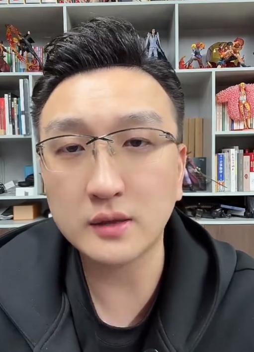【妖怪否认叶珂生女】
早前网传叶柯在上海产下一女，黄晓明在身边陪产。但很快又曝出