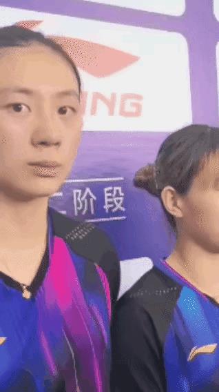 是啊！你比我大，我才20岁，怎么能叫我姐呢，应该叫我妹[捂脸]！
这个记者真没情