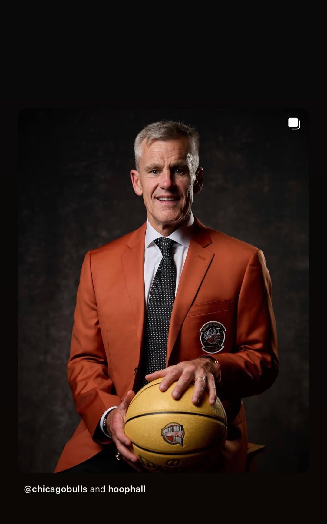 多诺万应该是为数不多依靠执教NCAA资历入选名人堂的NBA教练了吧？
虽然在NB