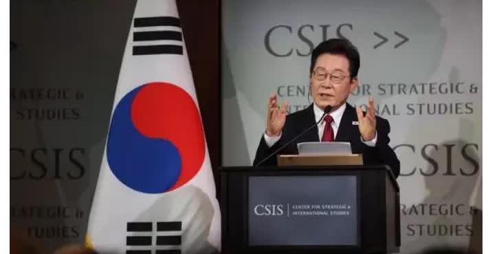 韩国总统李在明在美国演讲称，过去韩国采用的“安美经中”的路线，现在行不通了。夹在