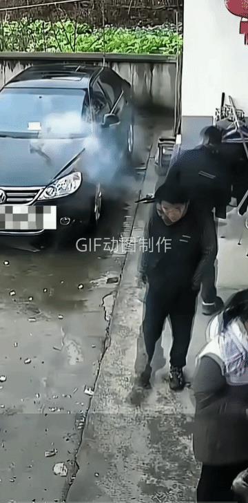 “即怕兄弟苦，还怕兄弟开路虎。”大年团聚，这位当大哥的，不知他此时此刻怎么想的，