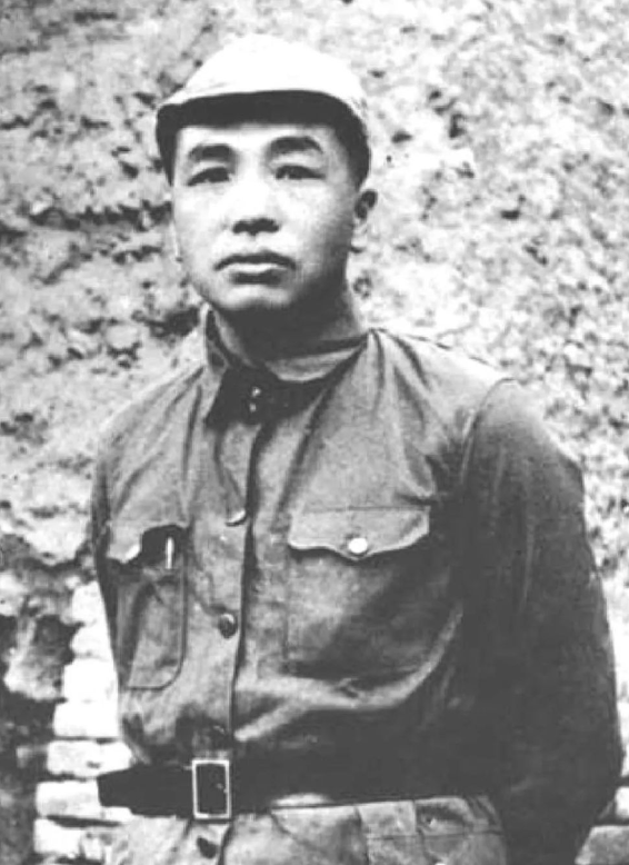 1928年的一天，刘坤模在街上知道了彭德怀在平江兵变的消息，她的心就像要跳出喉咙