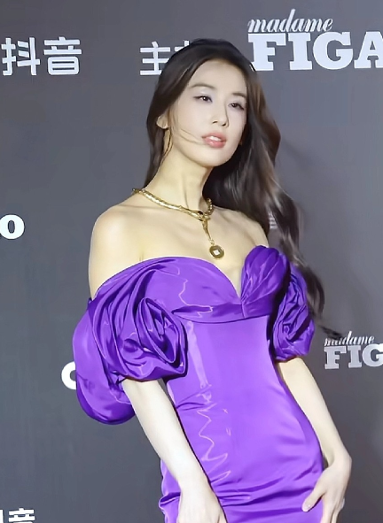 黄圣依华丽的转身，让杨子配不上的感觉，这才是真实的黄圣依呀！黄圣依太牛，用一档节