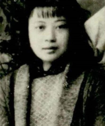 1945年，日军轮奸了黄美英，又用锋利的刀子把她的肉一片一片地割下来，虽然疼的死