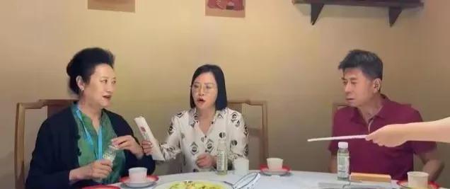 王丽云与郭凯敏近年来频繁互动，部分网友以为他俩是夫妻或亲属。    他俩只是在一