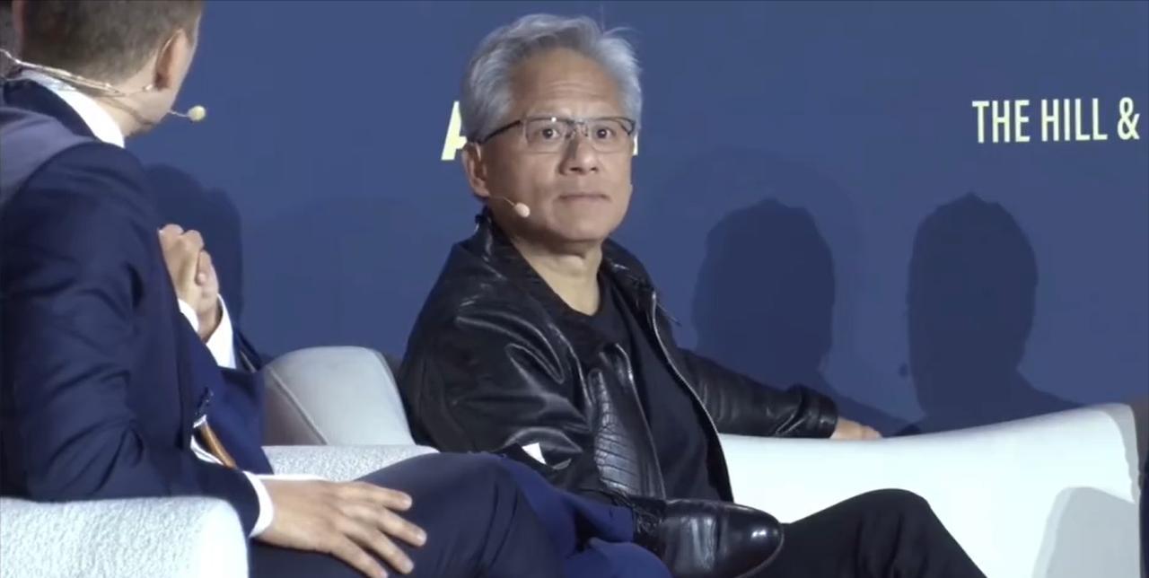 黄仁勋吹泡泡的能力，堪称楷模！
7月23日，英伟达创始人黄仁勋在《赢得人工智能竞