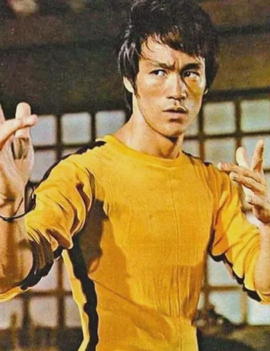 每十年，香港影坛总有一位巨星陨落！

1973年，国际武打明星李小龙去世，享
