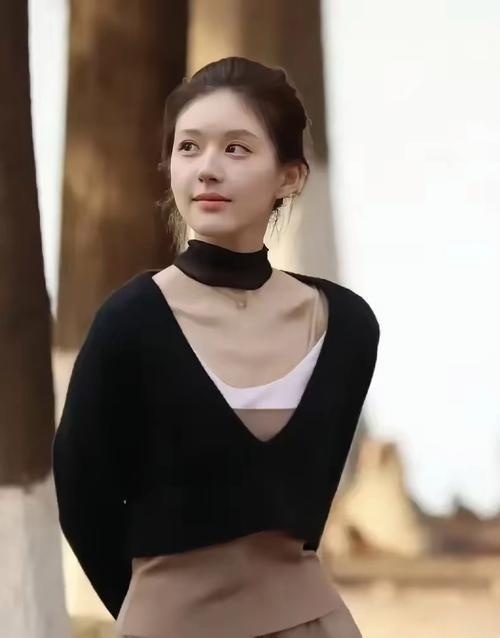 我一直以为衣服是镂空的，原来是叠穿，还是三层 ​​​