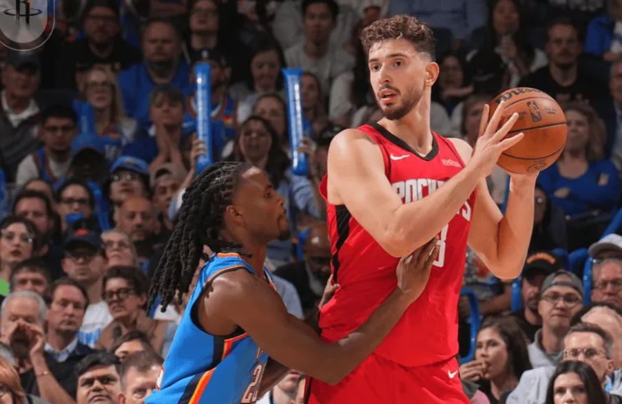 今日NBA常规赛揭幕战，火箭历经双加时124-125不敌雷霆。
随后，火箭记者P