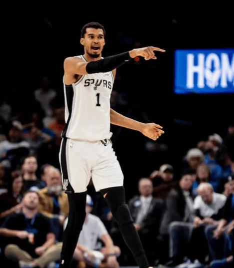 NBA常规赛，马刺不敌雷霆。赛后马刺主帅米奇-约翰逊接受了记者采访，米奇-约翰逊