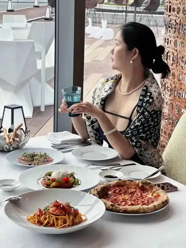 胸怀宽广的女人，可能就是这个样子吧！