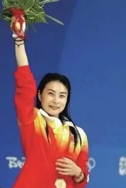 在2012年，被誉为“跳水皇后”的郭晶晶嫁入豪门，本以为它会像很多嫁入豪门的明星